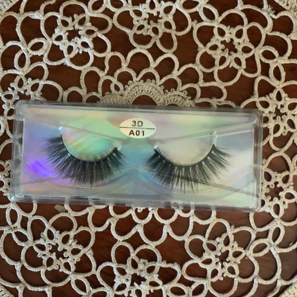 FARRED Faux Mink Lashes 3D Medium Length Vegan Eyelashes    NWT